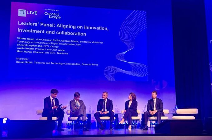 Kieran Smith, moderador;  Vittorio Colao, exministro de Innovación Tecnológica y Transformación Digital de Italia; Marc Murtra, presidente ejecutivo de Telefónica, Christel Heydemann, CEO de Orange; y Justin Hotard, presidente y CEO de Nokia.