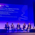 Kieran Smith, moderador;  Vittorio Colao, exministro de Innovación Tecnológica y Transformación Digital de Italia; Marc Murtra, presidente ejecutivo de Telefónica, Christel Heydemann, CEO de Orange; y Justin Hotard, presidente y CEO de Nokia.