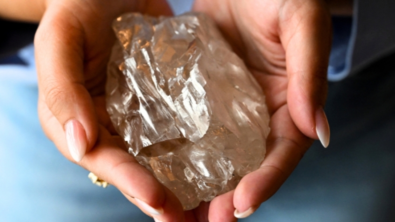 Se acaba un reinado de 100 años: el coloso de medio kilo hallado en África que amenaza al diamante más legendario de la historia