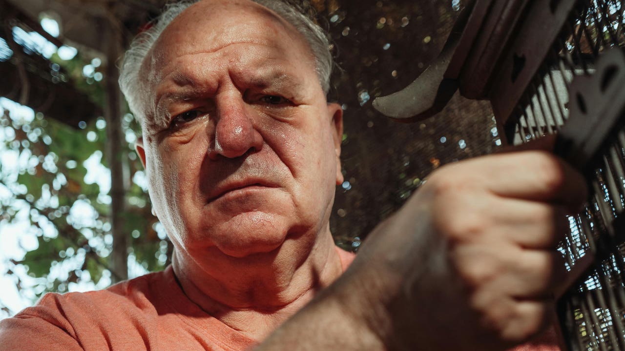 Varios jubilados se emocionan al reflexionar sobre si han vivido una vida feliz: “Me pusieron a trabajar con nueve años...”