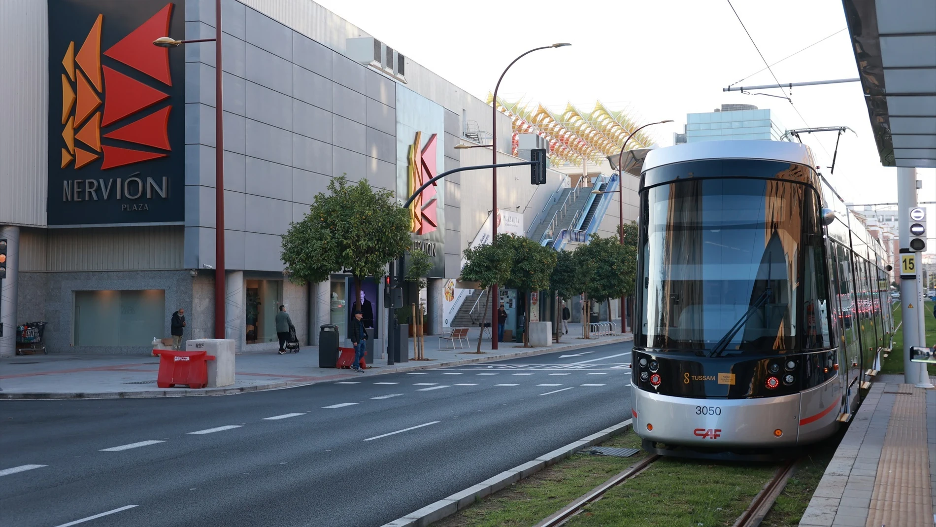 El tranvía atropella a un hombre en Sevilla