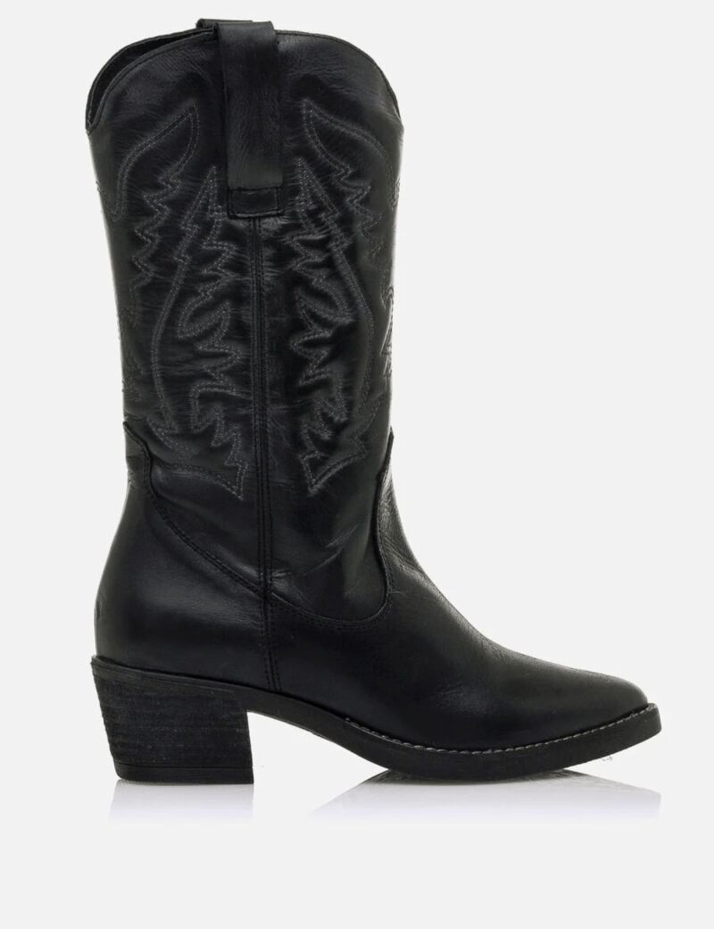 Teo botas de tacón.