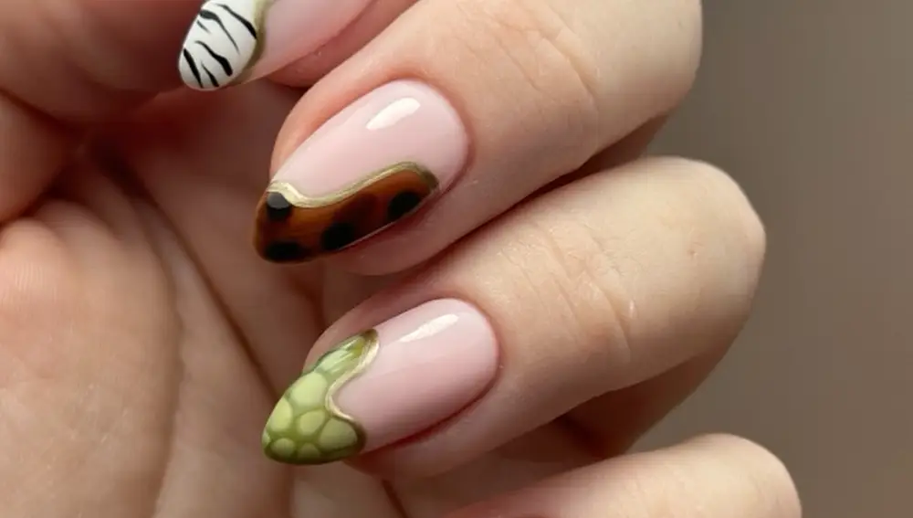 Manicura con estampado animal