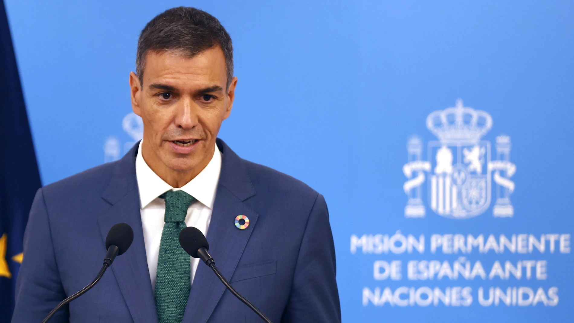 USA4863. NACIONES UNIDAS (ESTADOS UNIDOS), 24/09/2025.- El presidente del Gobierno español, Pedro Sánchez, habla durante una rueda de prensa en la misión española ante la ONU este miércoles, en Nueva York (Estados Unidos). Sánchez afirmó que está "en las antípodas del discurso" que el presidente de Estados Unidos pronunció ante Naciones Unidas ayer. EFE/Alberto Boal