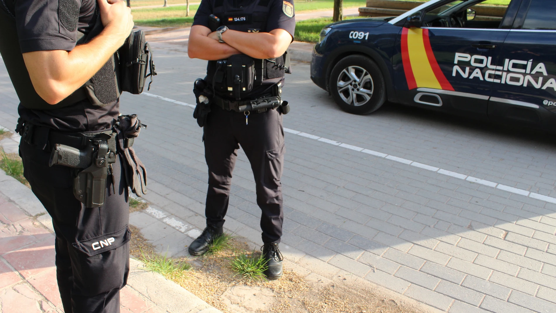 Dos agentes de la Policía Nacional REMITIDA / HANDOUT por POLICÍA NACIONAL Fotografía remitida a medios de comunicación exclusivamente para ilustrar la noticia a la que hace referencia la imagen, y citando la procedencia de la imagen en la firma 05/09/2025