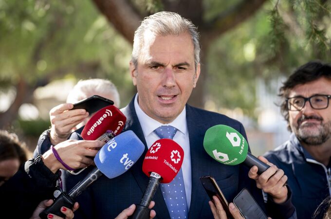MADRID.-AMP.- Ortega Smith arropa a Espinosa de los Monteros : "A nadie puede molestar que venga a darle un abrazo a un amigo"