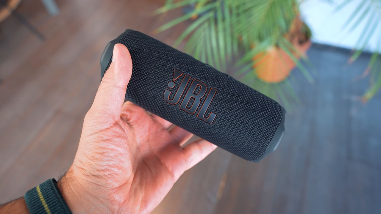 Tan barato que no tardará en agotarse: este altavoz JBL suena de escándalo, es muy compacto y no tiene rival