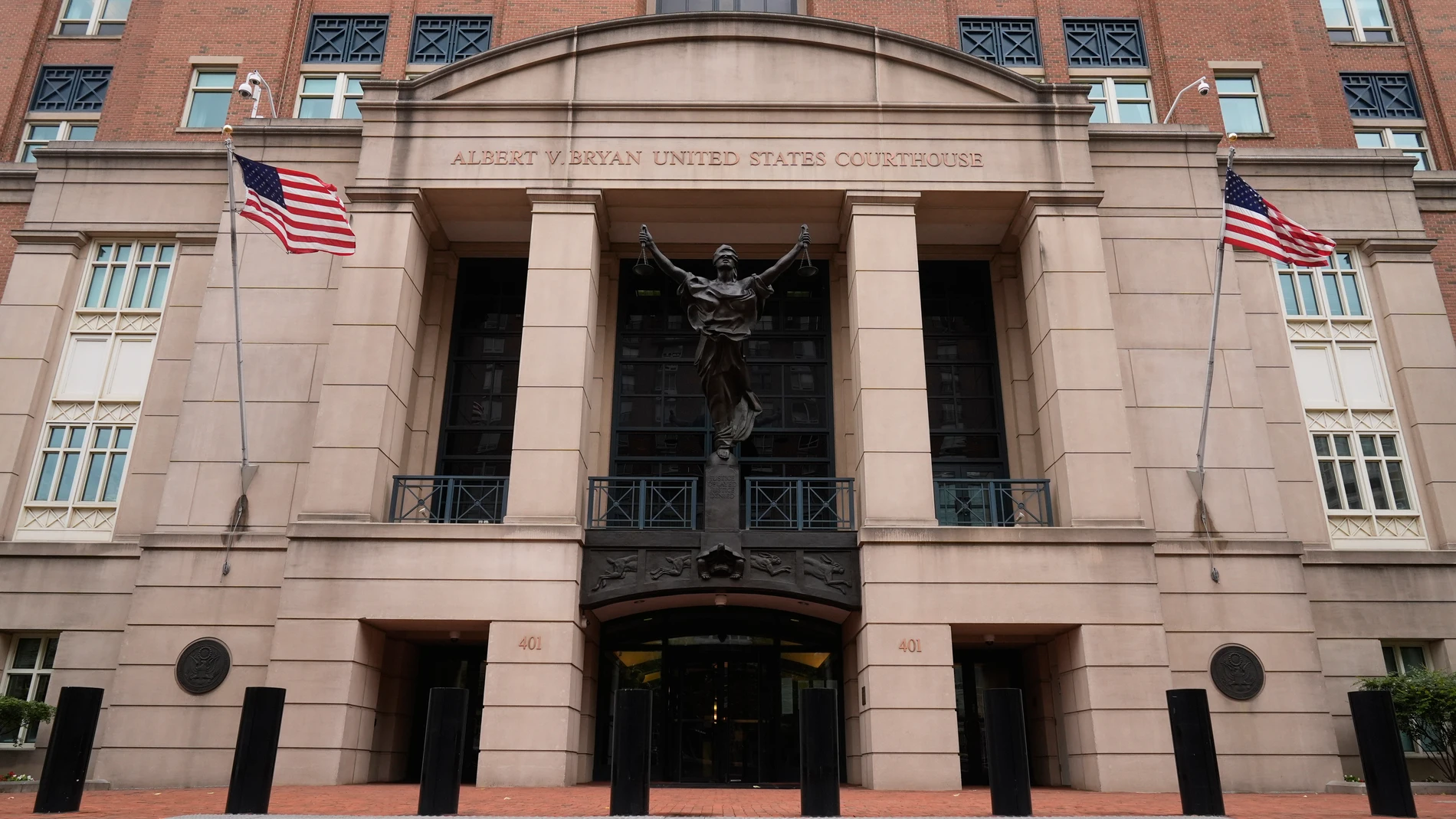 The Albert V. Bryan United States Courthouse is pictured, Thursday, Sept. 25, 2025, in Alexandria, Va. (AP Photo/Mark Schiefelbein)