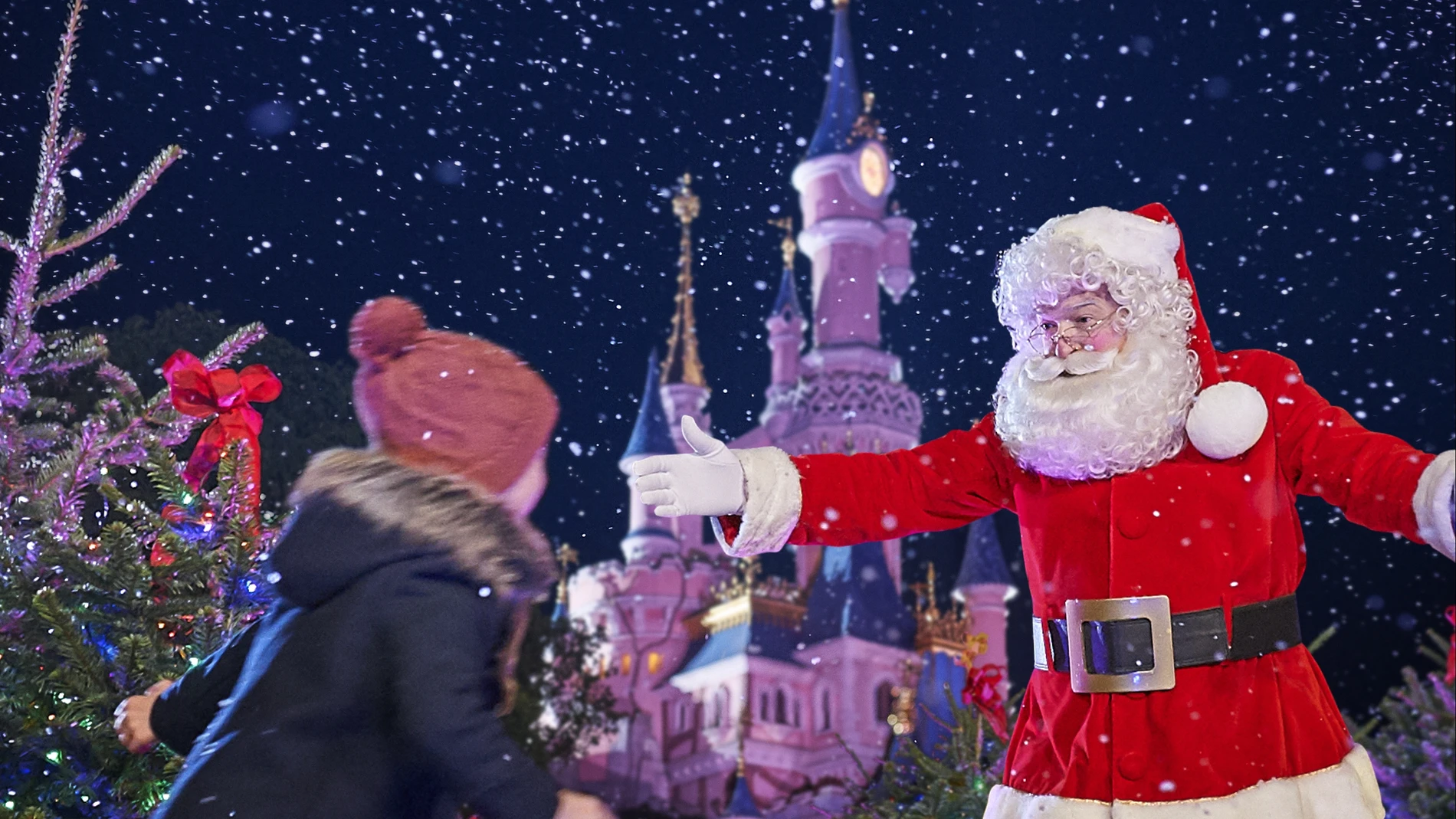 Papá Noel, frente al Castillo de la Bella Durmiente en Disneyland Paris