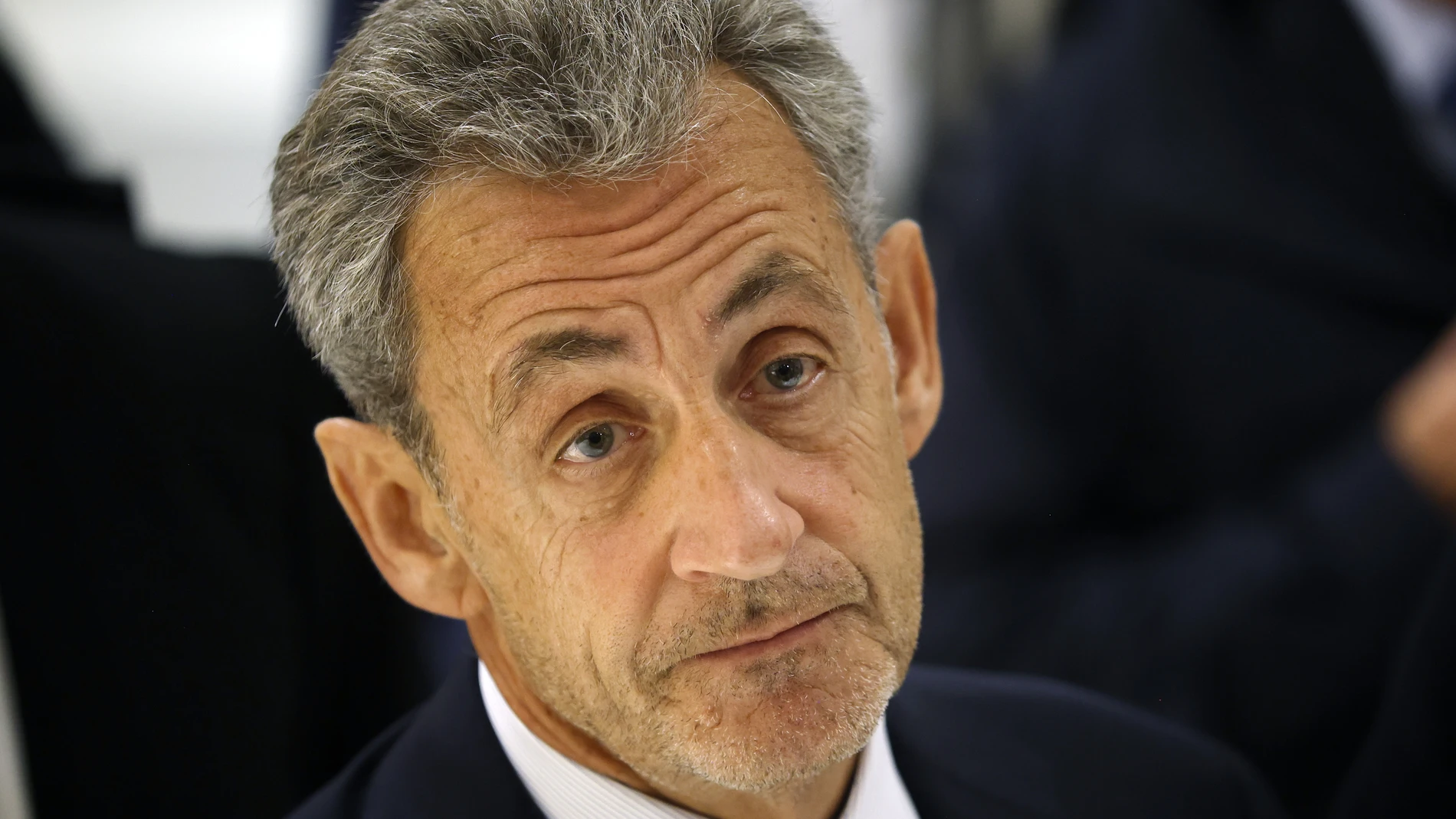 Paris (France), 25/09/2025.- Former french president, Nicolas Sarkozy leaves the courthouse in Paris, France, 25 September 2025. Sarkozy and twelve others, including three former ministers, stood trial for criminal conspiracy to receive funds for the 2007 presidential campaign from the regime of late Libyan leader Muammar Gaddafi, and he has now been sentenced to five years in jail for his role in the case involving funds from Gaddafi. Sarkozy has been convicted twice in separate cases since ...