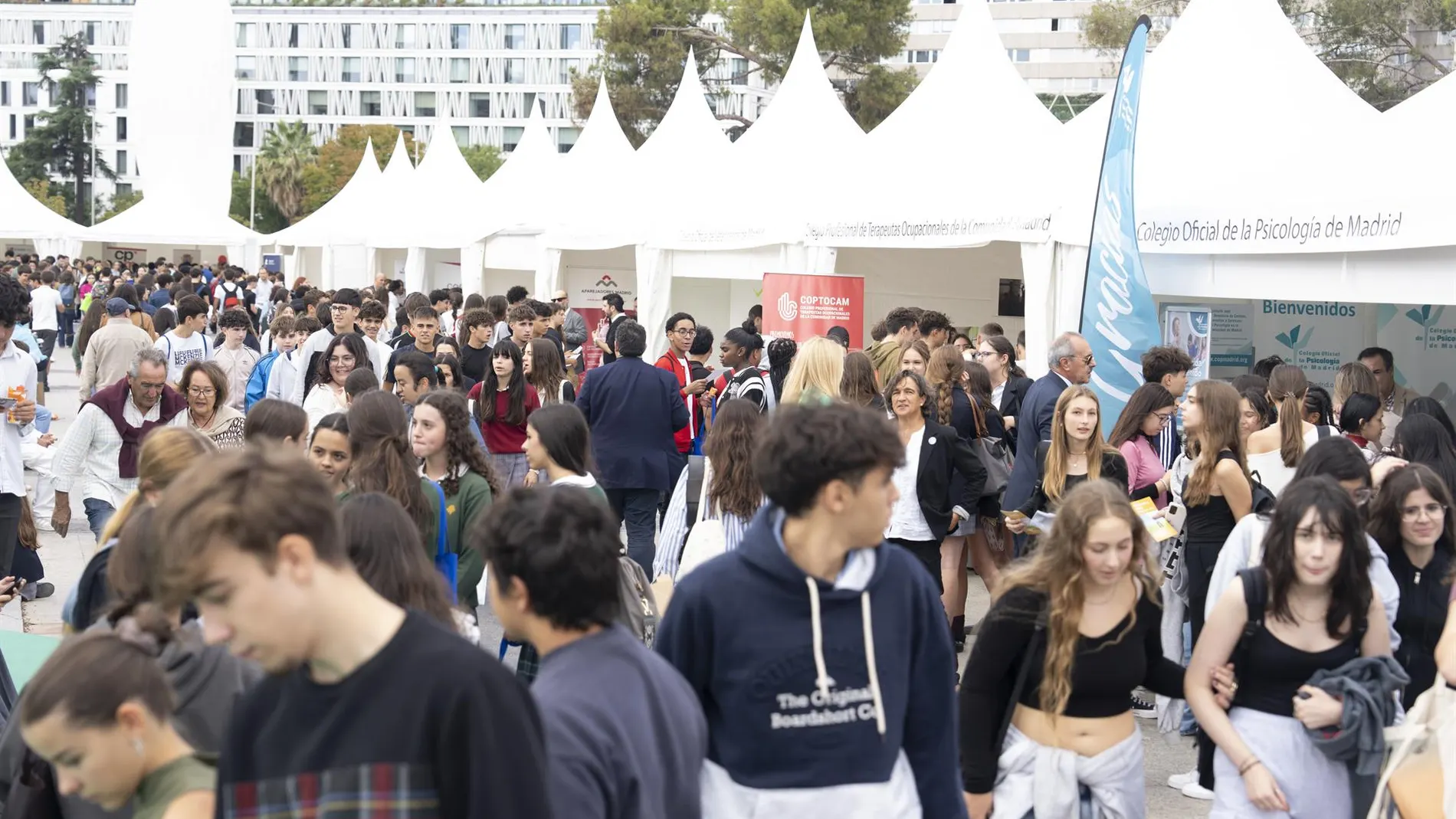 El Día de las Profesiones celebra su 9ª edición este jueves con actividades para estudiantes en la Plaza de Colón