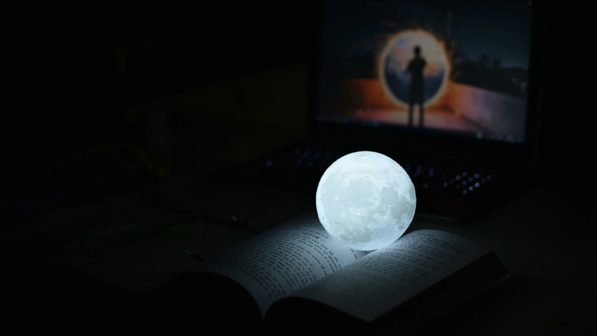 El móvil y las luces LED interfieren en la relación entre la Luna y la menstruación
