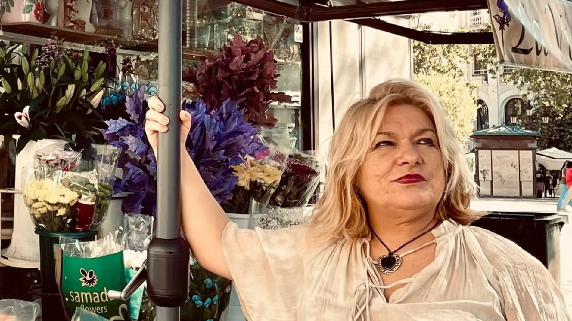 Lola Soriano, escritora: «Mientras el sol se ponga todos los días, podremos amar todos los días»