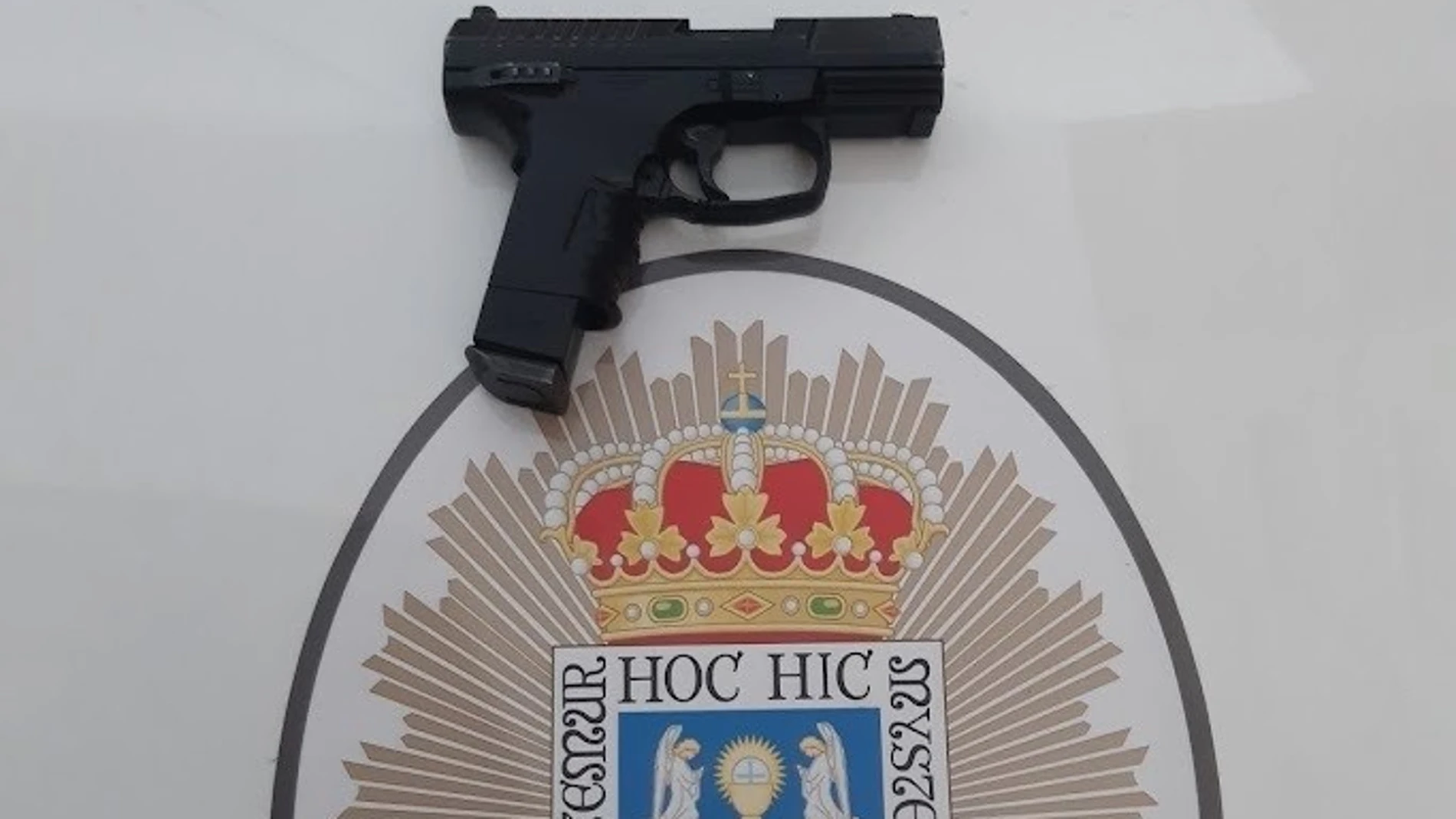 Arma incautada en una pelea.REMITIDA / HANDOUT por POLICÍA LOCAL LUGOFotografía remitida a medios de comunicación exclusivamente para ilustrar la noticia a la que hace referencia la imagen, y citando la procedencia de la imagen en la firma25/09/2025