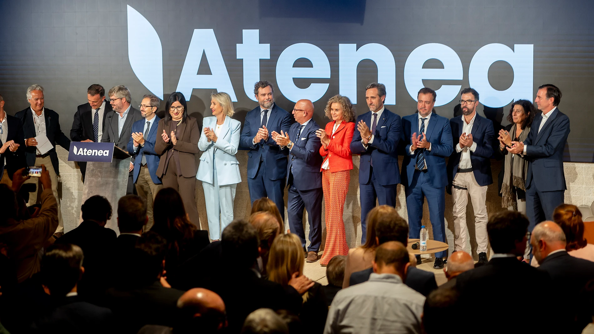 El exportavoz de Vox, Iván Espinosa de los Monteros, (c) durante la presentación de ‘Atenea’, su nuevo ‘think tank’, a 25 de septiembre de 2025, en Madrid (España).a 25 de septiembre de 2025, en Madrid (España). Espinosa de los Monteros define ‘Atenea’ como un espacio para crear debate e intercambiar ideas ‘a la derecha de la izquierda’. Esta iniciativa ha sido apoyada por miembros y exmiembros de los partidos PP y Vox. 25 SEPTIEMBRE 2025;VOX;THINK TANK;ATENEA; Alberto Ortega / Europa Press...