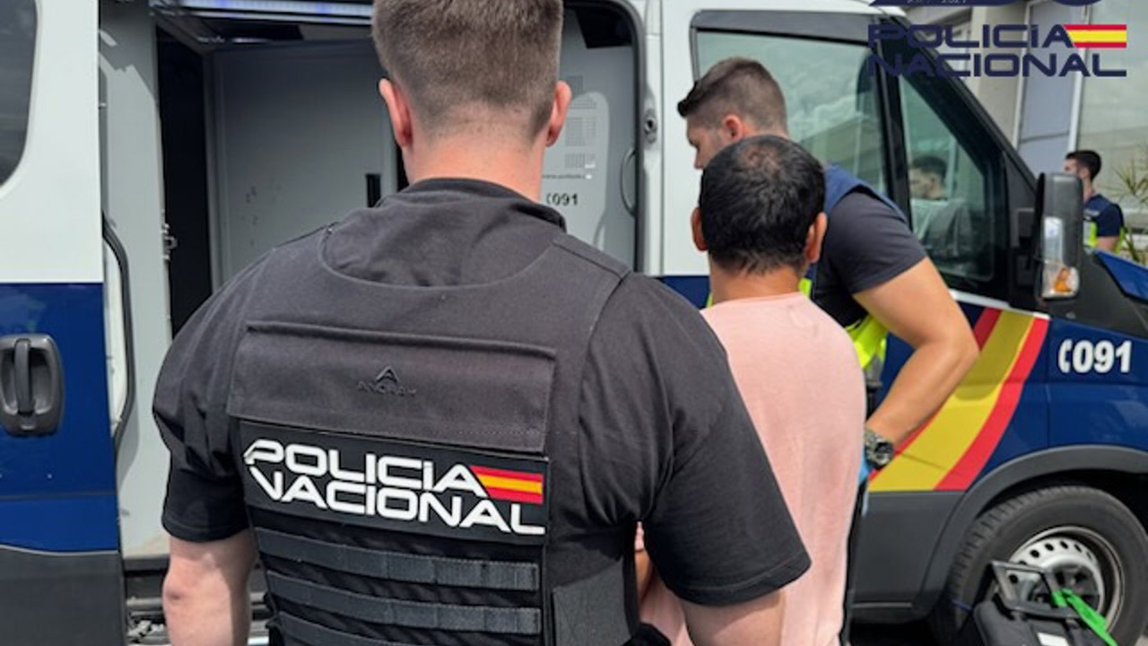La Policía Nacional expulsa de España a 19 inmigrantes multirreincidentes que operaban en Cataluña