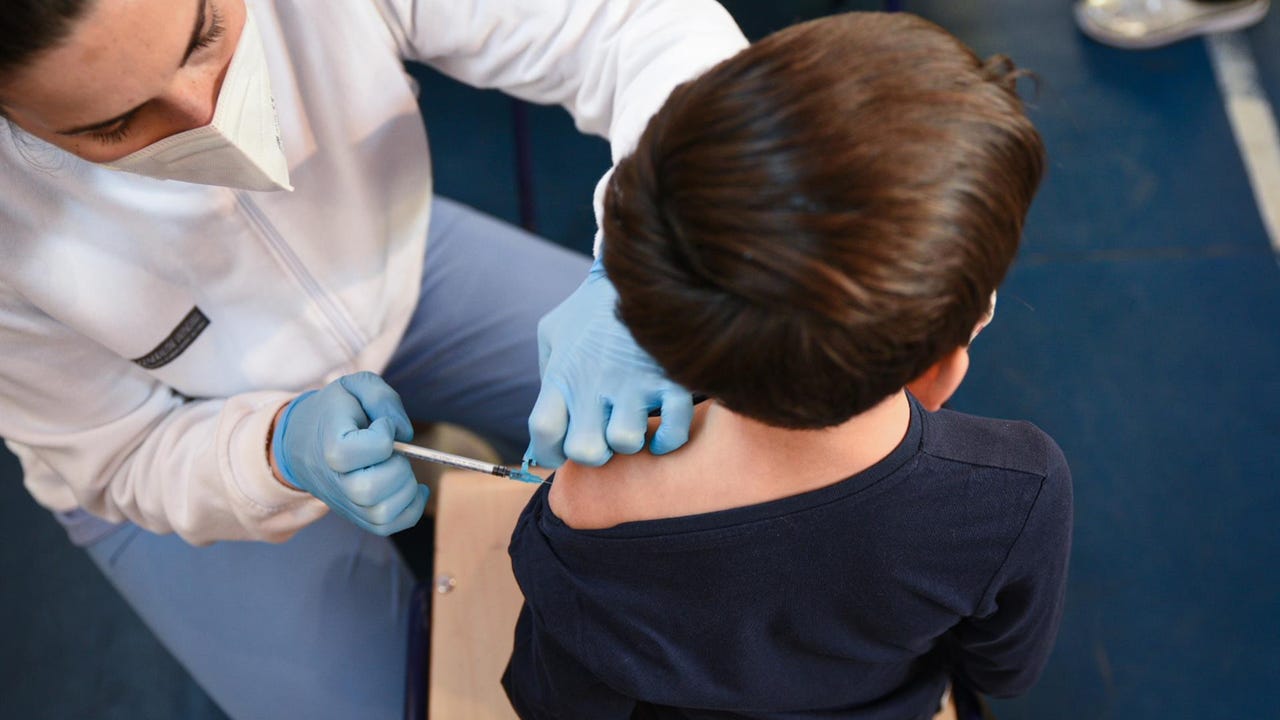 Cerca de 120.000 escolares inician la vacunación frente a la gripe en sus colegios en la Región de Murcia