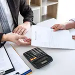 Despiden a un hombre por faltar al trabajo debido a la muerte de un familiar y acaba readmitido e indemnizado por la empresa