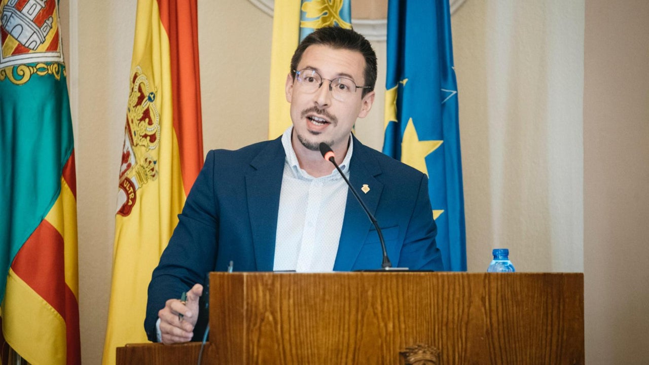 Bronca en el pleno de Castellón: el portavoz de Vox anima a cada miembro de la oposición a acoger un MENA
