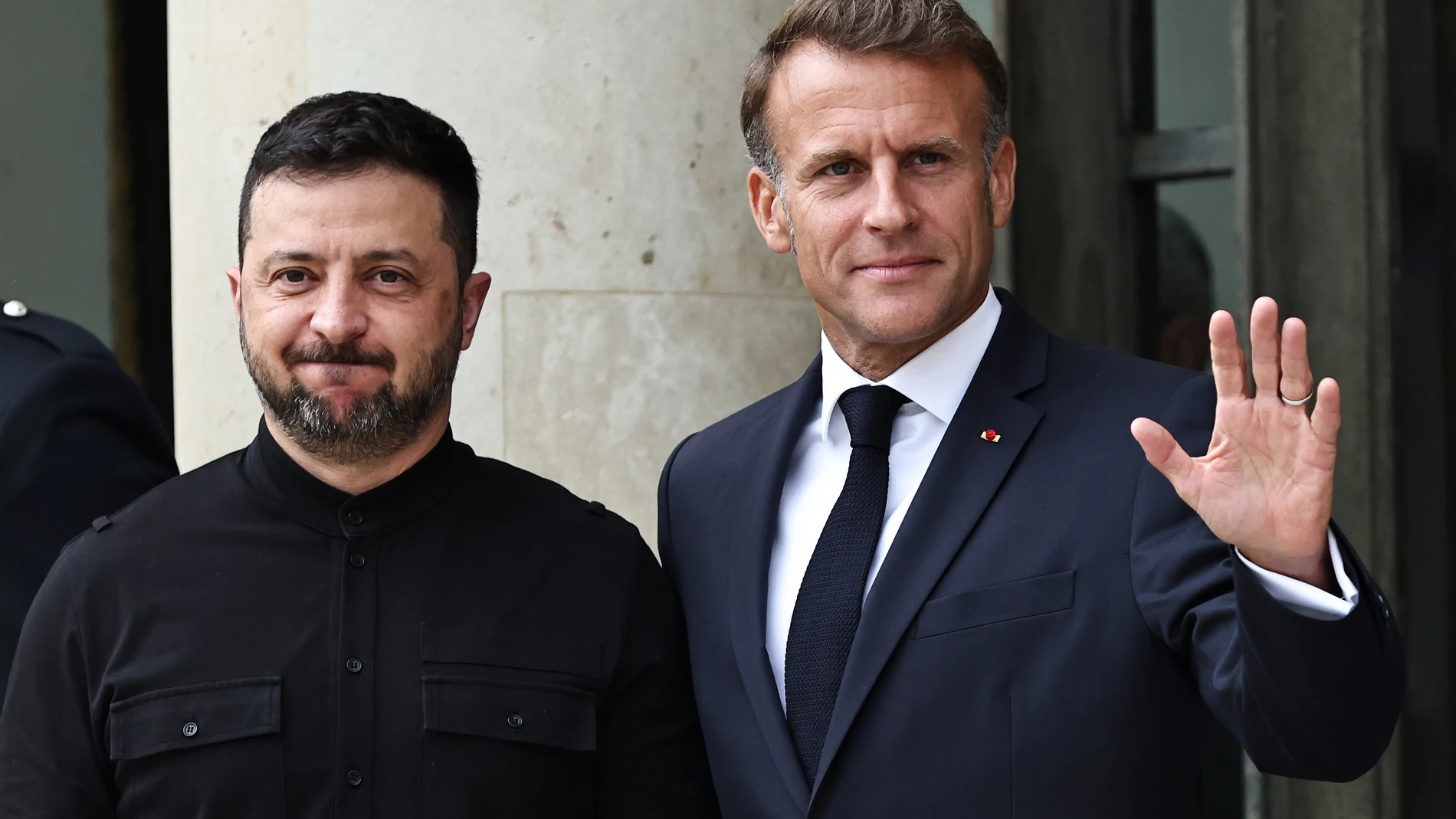 El presidente de Francia, Emmanuel Macron (d), recibe en el Elíseo a su homólogo de Ucrania, Volodimir Zelenski (i), de cara a una reunión de la Coalición de Voluntarios celebrada el 4 de septiembre de 2025 en París (archivo) Europa Press/Contacto/Gao Jing 04/09/2025 ONLY FOR USE IN SPAIN