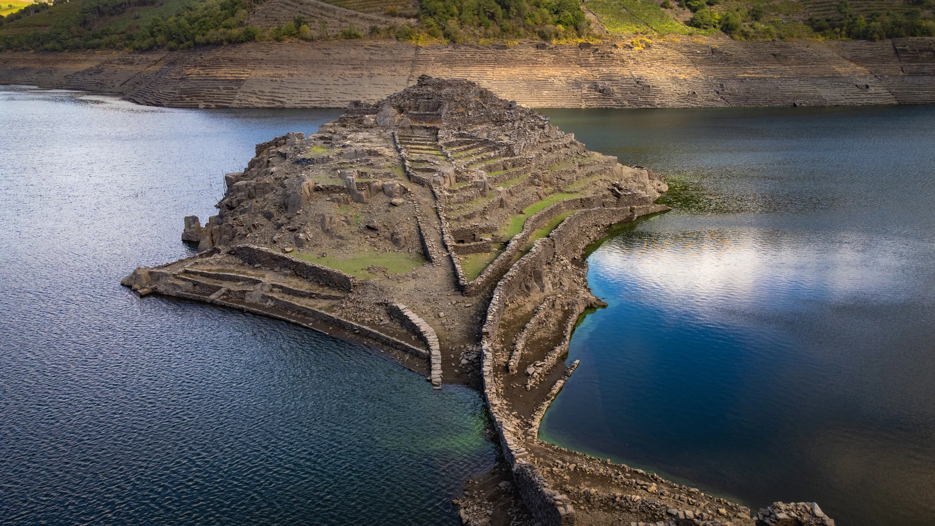 Así es la fortaleza sumergida que custodia siglos de historia en el río Miño