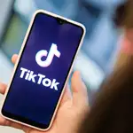 Trump firma una orden que allana el camino para concluir el acuerdo de venta de TikTok