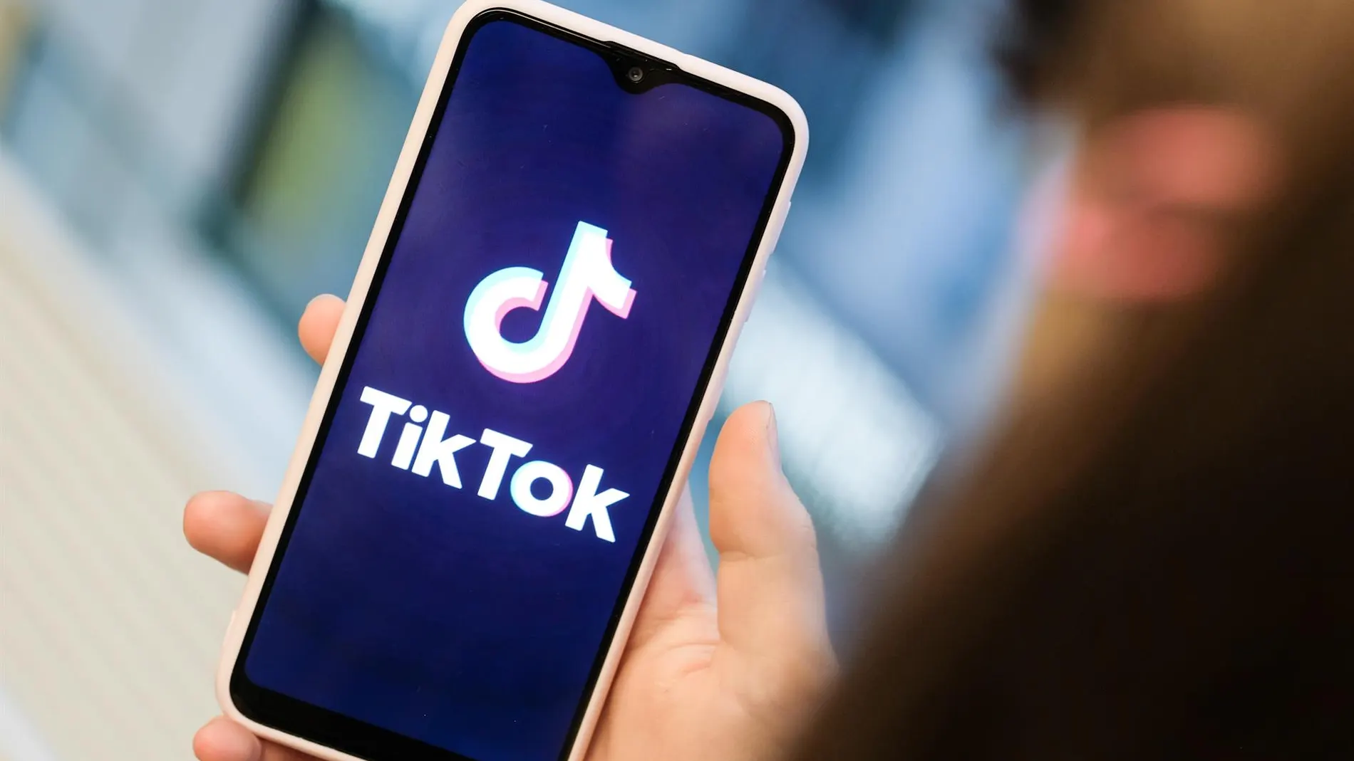 Trump firma una orden que allana el camino para concluir el acuerdo de venta de TikTok