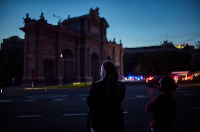 España, fundida a negro