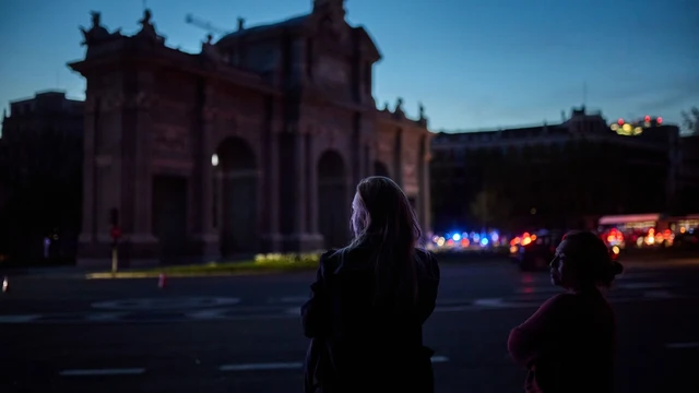 España, fundida a negro