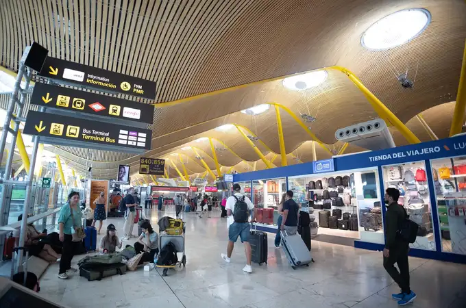 Aena se niega a compartir con las comunidades la gestión de los aeropuertos ante las dudas de su segundo mayor accionista Aena se niega a compartir con las comunidades la gestión de los aeropuertos ante las dudas de su segundo mayor accionista