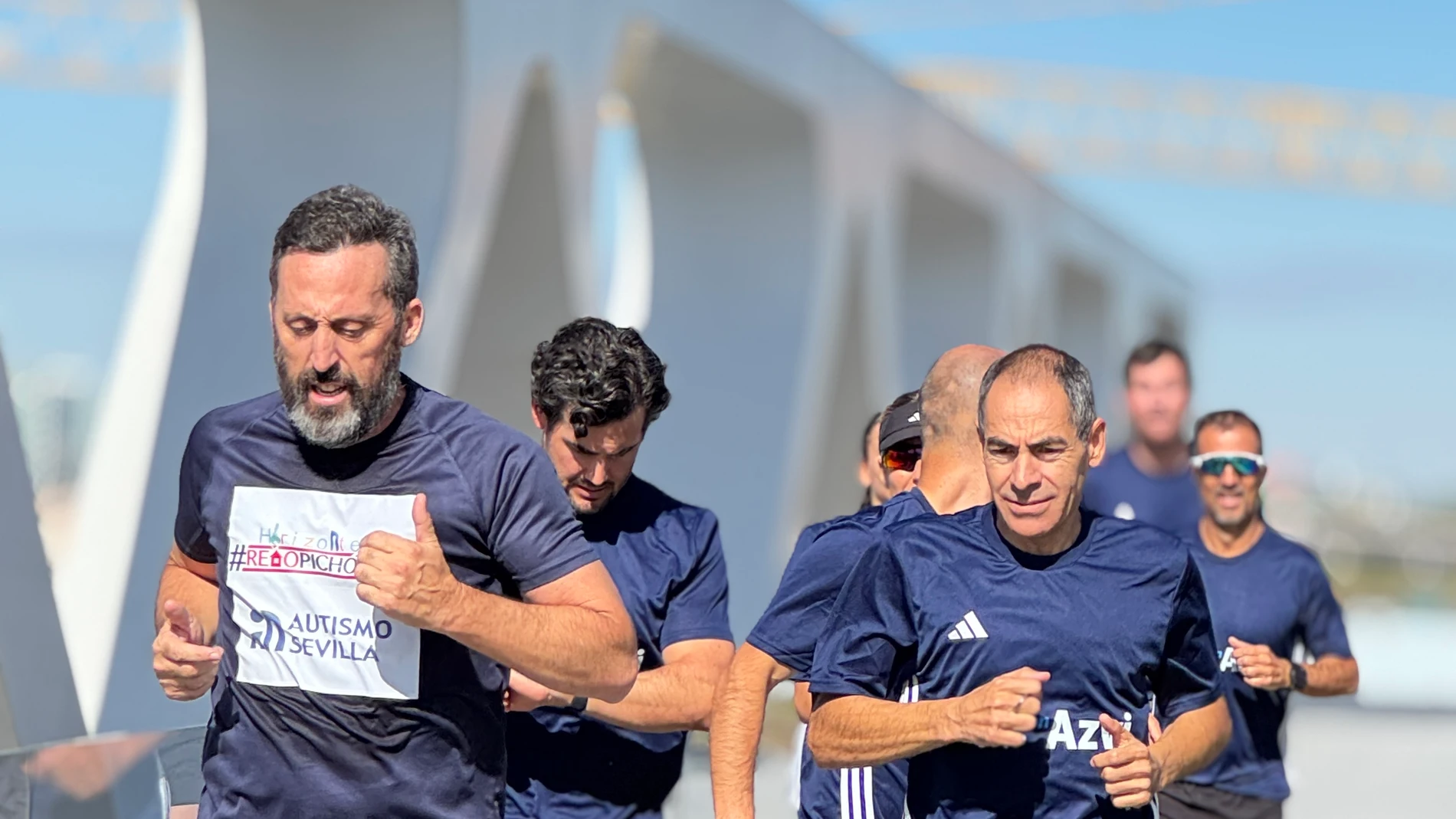 Los participantes en pleno esfuerzo solidario