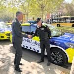 Xavier García Albiol, con agentes de la Guardia Urbana 