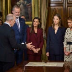 Sus Majestades los Reyes Don Felipe y Doña Letizia acompañados de la Princesa de Asturias y de Viana realizará