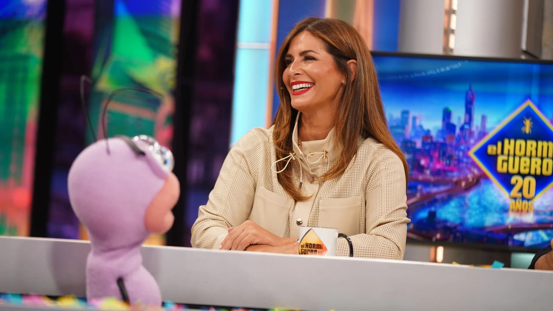 Nuria Roca con look en blanco.