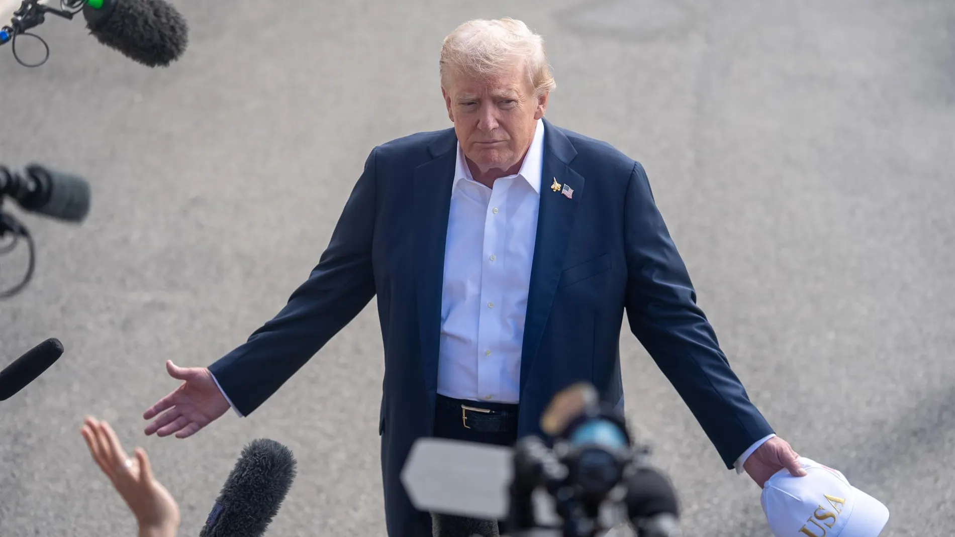EEUU.- AMP.- Trump autoriza el envío de tropas y el uso de la "fuerza total" en Portland