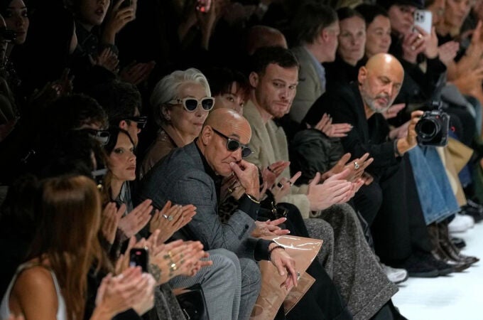 Meryl Streep y Stanley Tucci reaparecen como sus personajes de "El diablo viste de Prada" en la semana de la moda de Milán