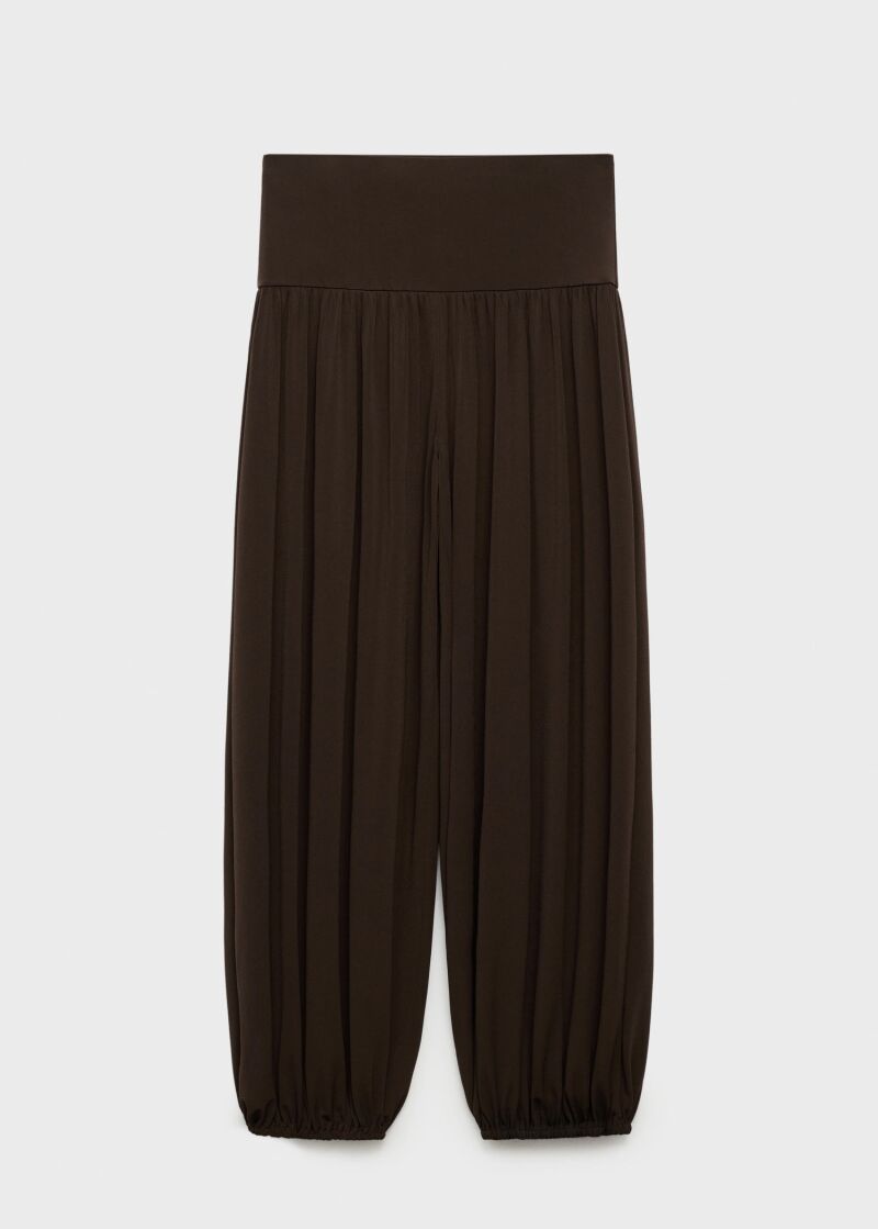 Pantalones bombachos en chocolate.