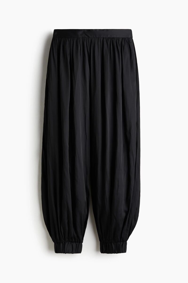 Pantalones bombachos en negro.