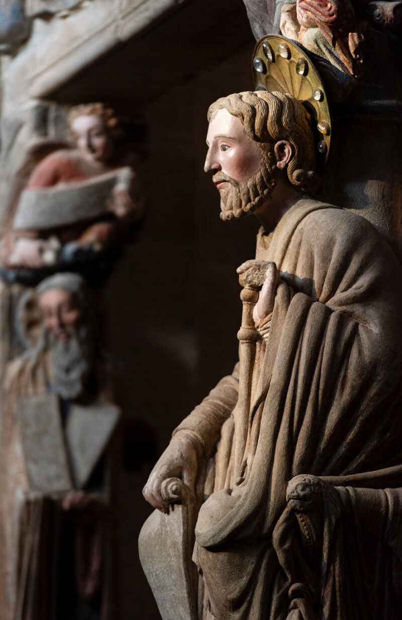 Detalle de un Apóstol del parteluz del Pórtico de la Gloria