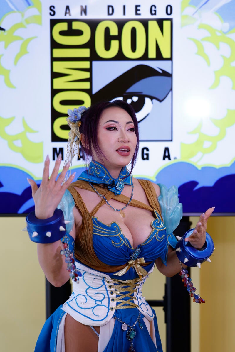  La china-estadounidense Yaya Han, pionera del cosplay profesional, este viernes durante un coloquio con aficionados en la Comic-Con Málaga