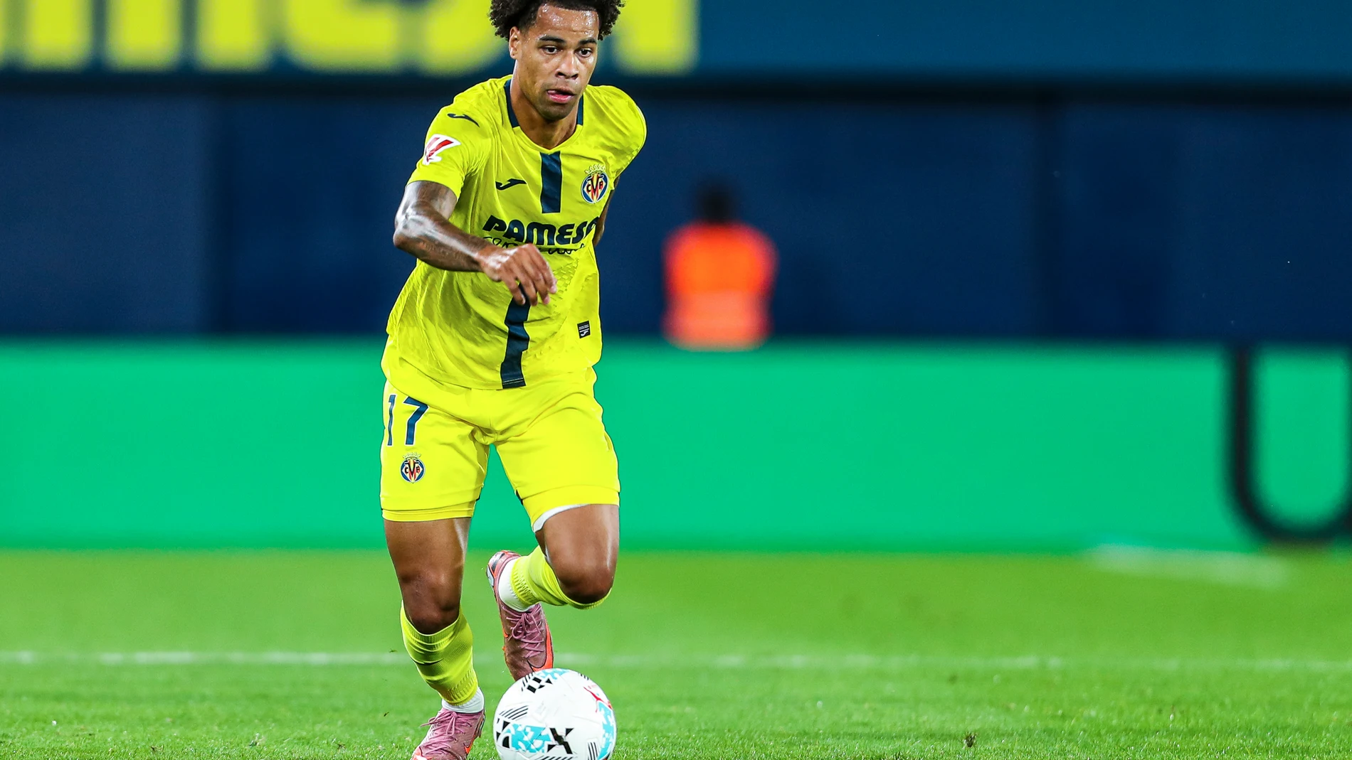 Tajon Buchanan of Villarreal CF in action during the Spanish league, LaLiga EA Sports, football match played between Villarreal CF and Athletic Club Bilbao at La Ceramica stadium on September 27, 2025, in Villarreal, Spain. AFP7 27/09/2025 ONLY FOR USE IN SPAIN