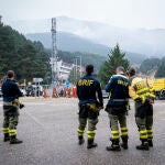 El incendio de Peñalba ya supera las 3.000 hectáreas y entra en Segovia obligando a desalojar Riofrío de Riaza y La Pinilla