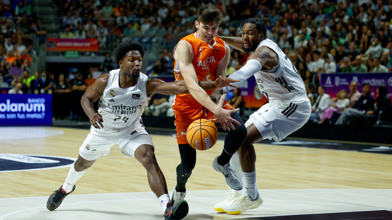 De Larrea ejecuta al Madrid y hace al Valencia campeón de la Supercopa