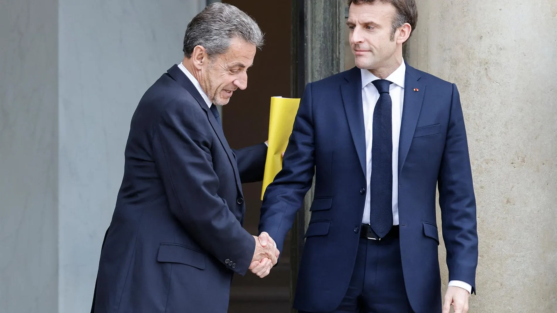 Imagen de archivo entre Sarkozy y Macron