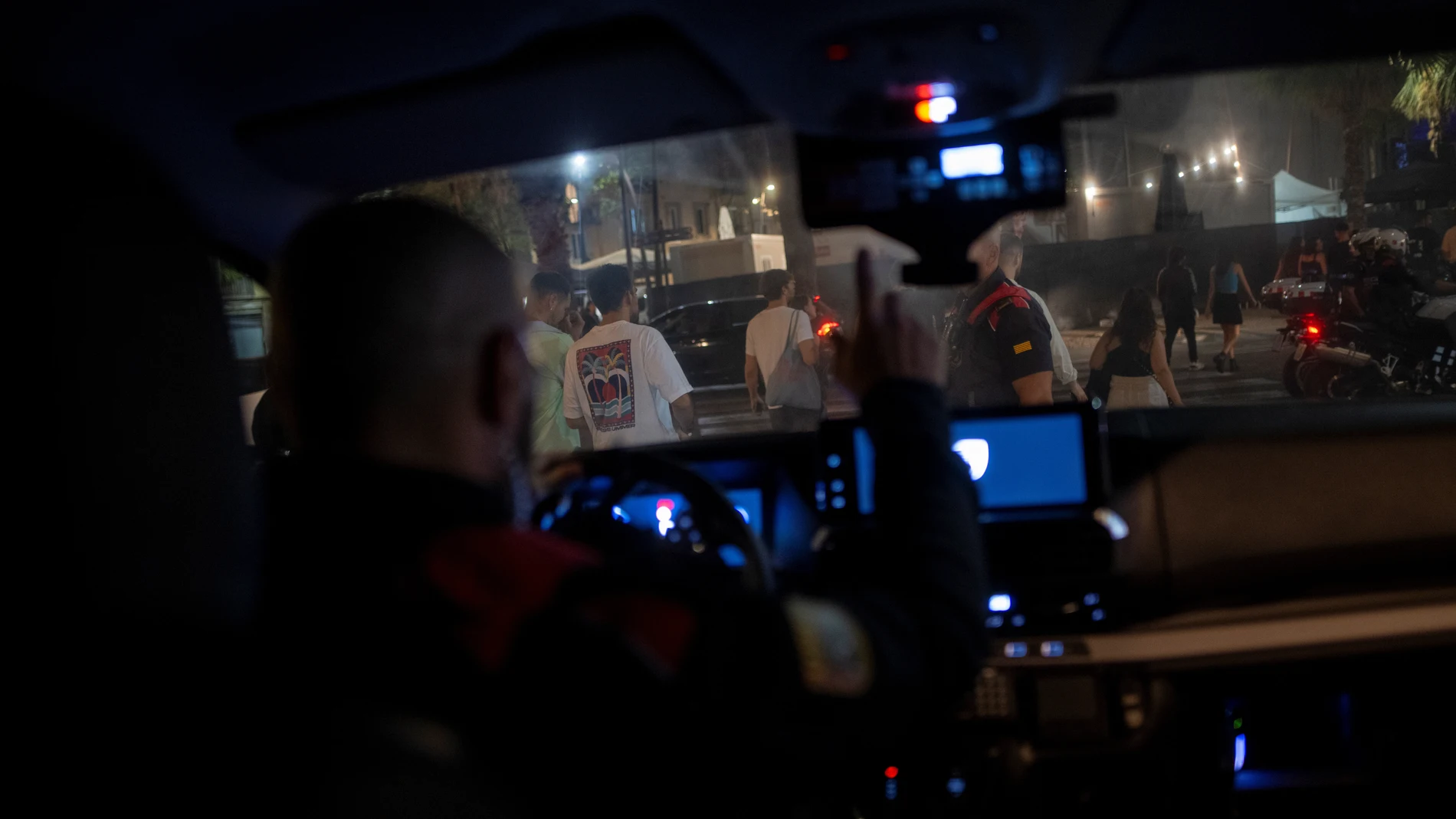 Los mossos d'esquadra realizan un patrullaje durante las fiestas de la Mercè, a 27 de septiembre de 2025, en Barcelona, Catalunya (España). Esta festividad rinde homenaje a la Mercè, patrona de la ciudad de Barcelona, y se lleva celebrando desde 1868, cuando se empezaron a celebrar fiestas religiosas y populares en honor de la Virgen de la Mercè. Lorena Sopêna / Europa Press 27/09/2025