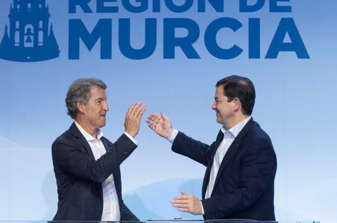 Feijóo clausura en Murcia el encuentro de los barones del partido en Murcia