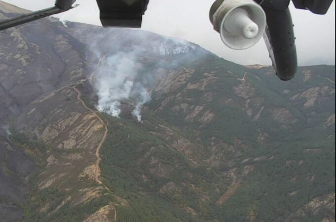 Estabilizan el perímetro del incendio de Cerezo de Arriba