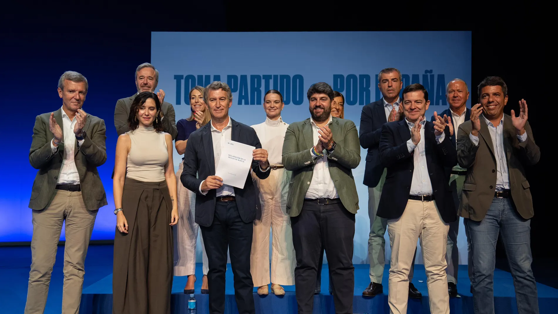 Alberto Núñez Feijóo, junto a los barones del PP, este domingo en Murcia
