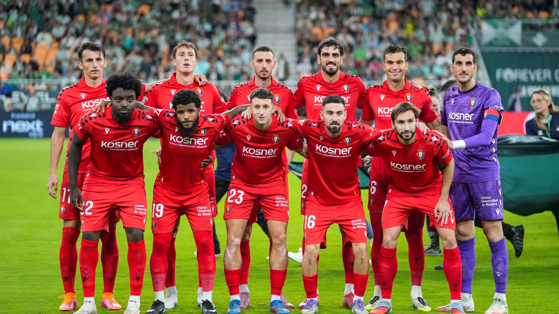 Players of CA Osasuna pose for photo during the Spanish league, LaLiga EA Sports, football match played between Real Betis and CA Osasuna at La Cartuja stadium on September 28, 2025, in Sevilla, Spain. AFP7 28/09/2025 ONLY FOR USE IN SPAIN