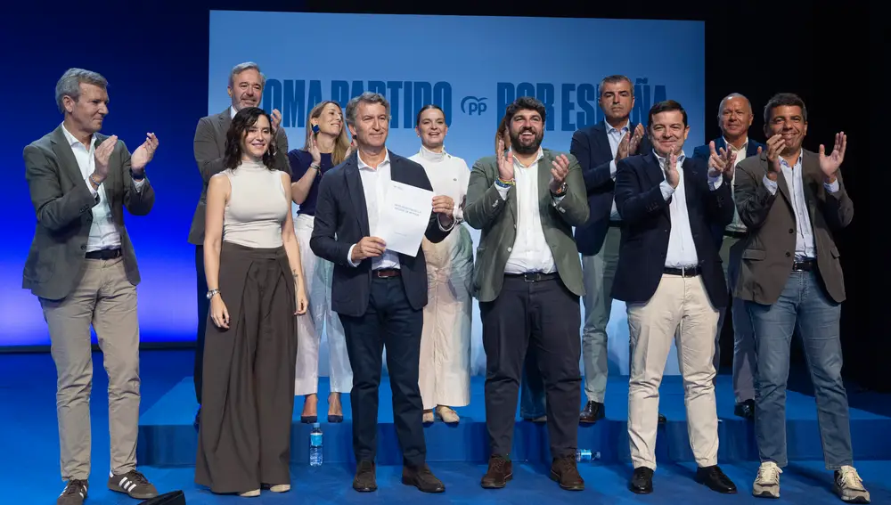 Feijóo clausura en Murcia el encuentro de los barones del partido en Murcia